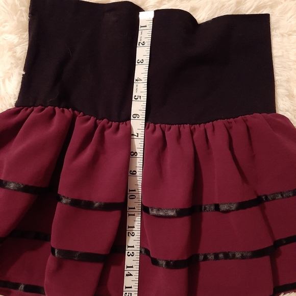 Forever 21 Black and fushia skirt. NWOT! - Picture 4 of 4